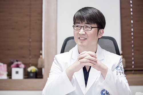 강남 송민규 원장 상담.jpg