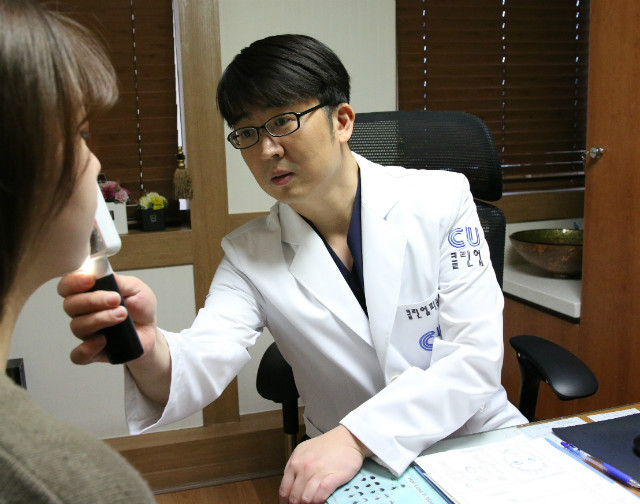 강남 송민규 원장 상담.jpg