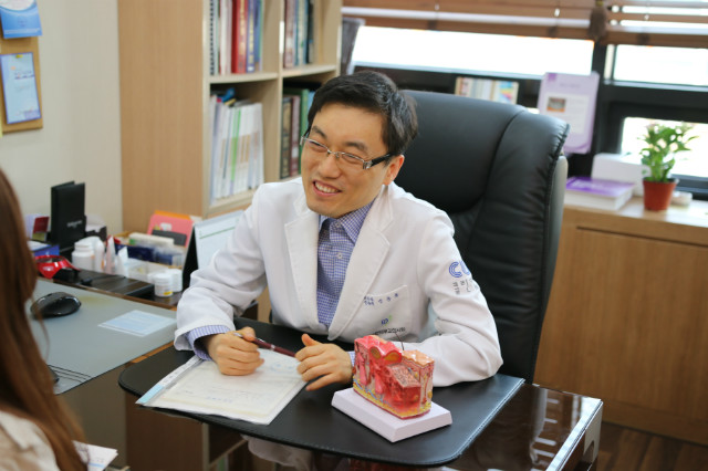 영등포 신종훈 원장 상담2.JPG
