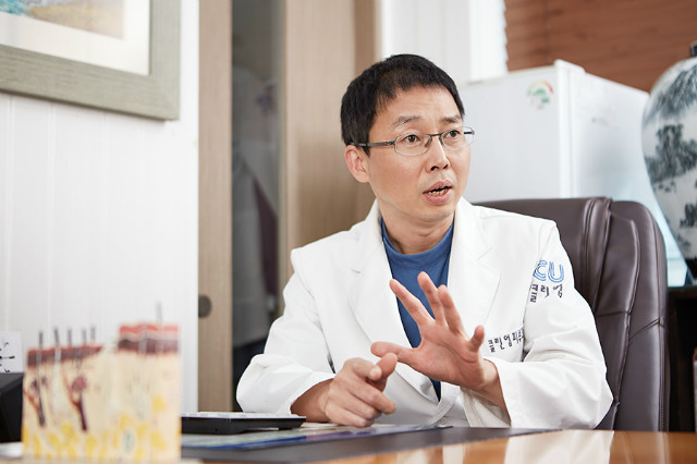 삼성점 김희중 원장 상담.jpg